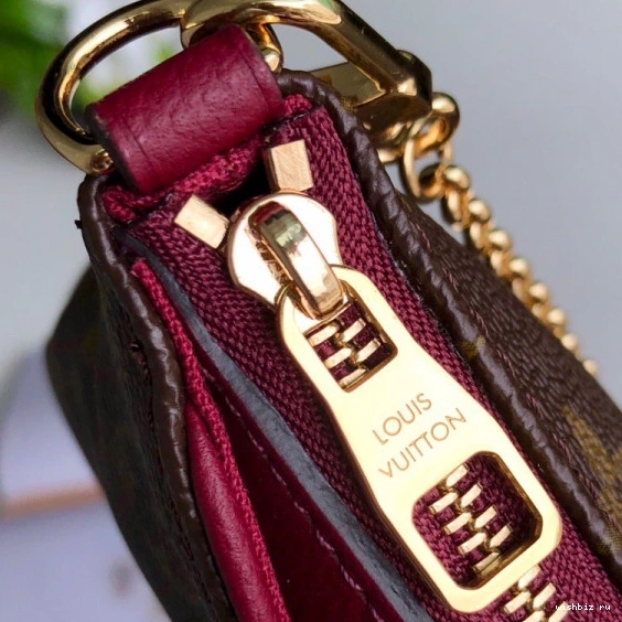 WIS PALLAS CHANELUTCH Louis Vuitton 1028